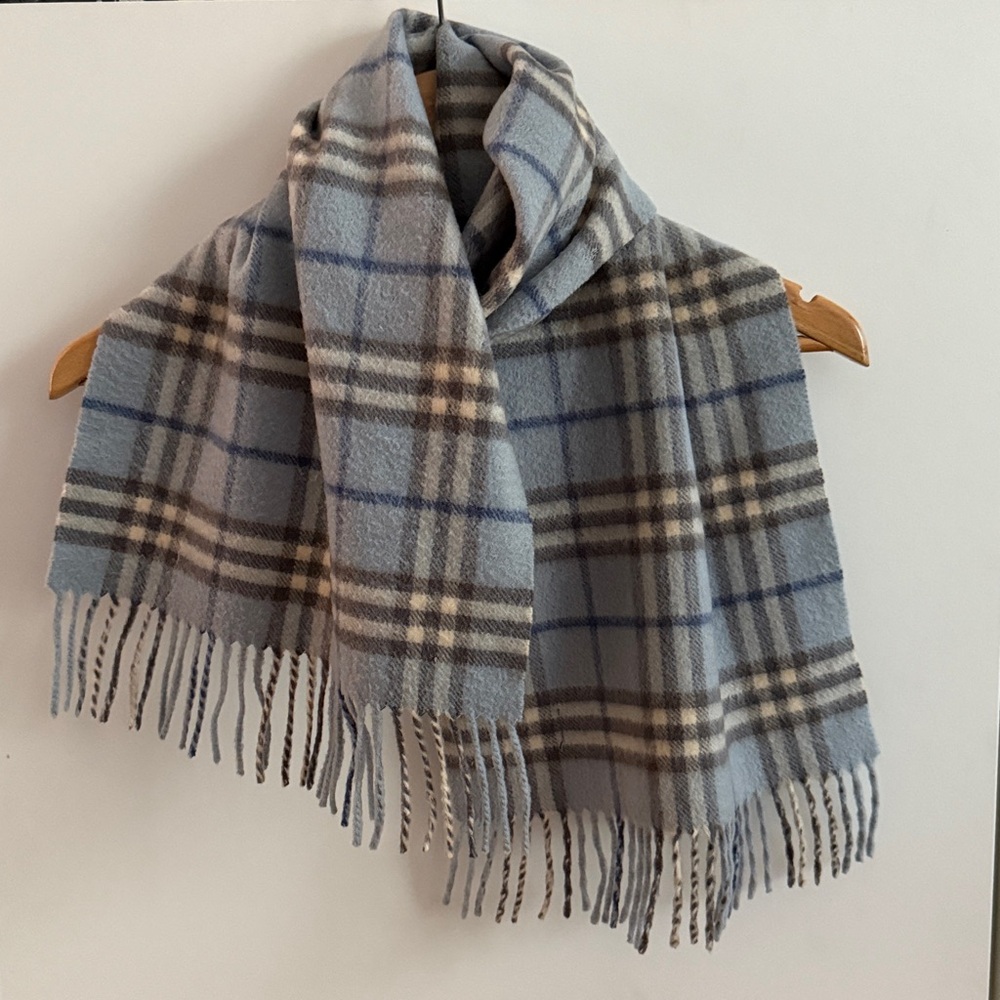 Burberry Cashmere Scarf 💙